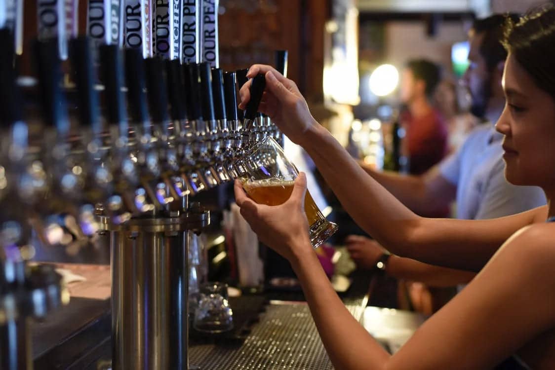 por-que-la-cerveza-espanola-merece-un-lugar-en-cada-noche-de-casino